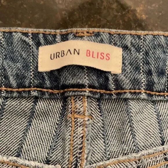 Urban Bliss Sz 12 Pinstriped Cuff Jeans Like New! - Picture 2 of 10